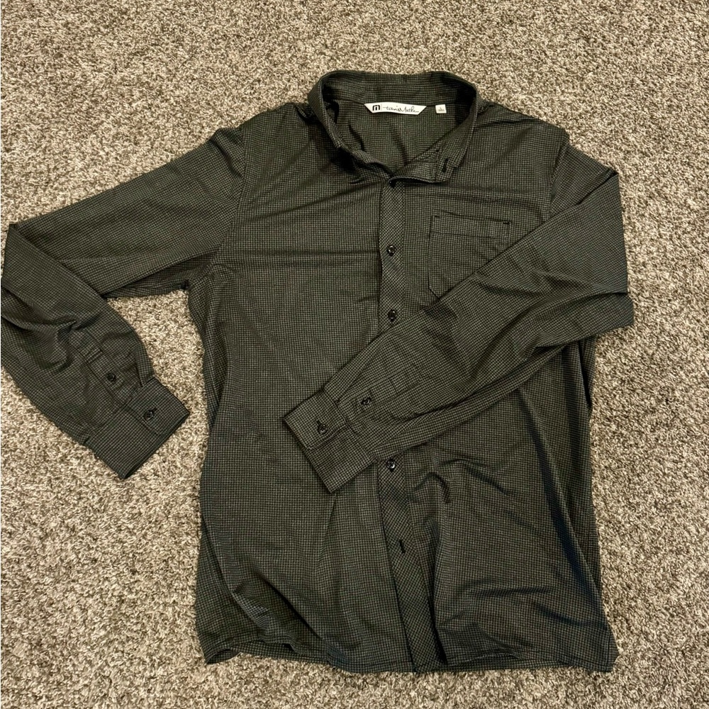 Travis Mathew long sleeve button up. Size L. Black checkered.